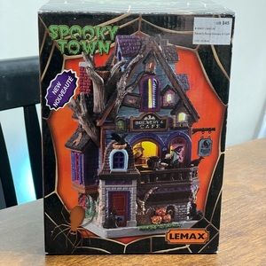 Lemax Spooky Town - Ravens Roost Brewery and Cafe
